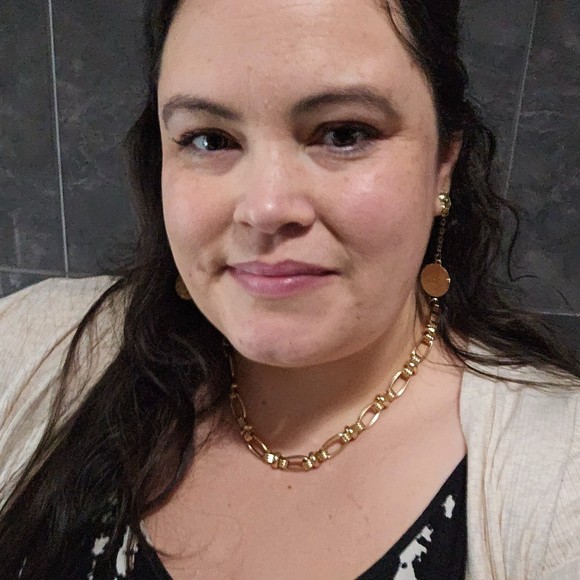 Meet your Posher, Katie - Picture 1 of 1